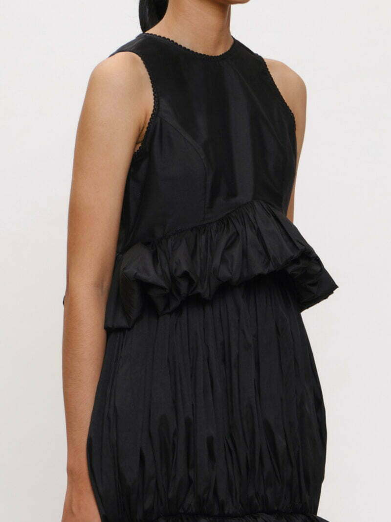 Black Round-neck Sleeveless Top